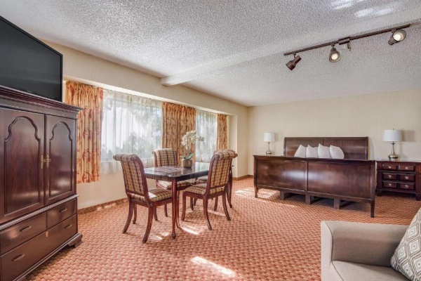 SureStay Plus Hotel by Best Western Reno Airport image 31