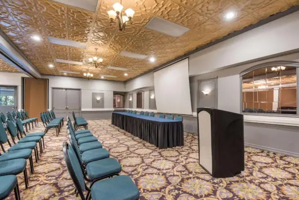 SureStay Plus Hotel by Best Western Reno Airport 8
